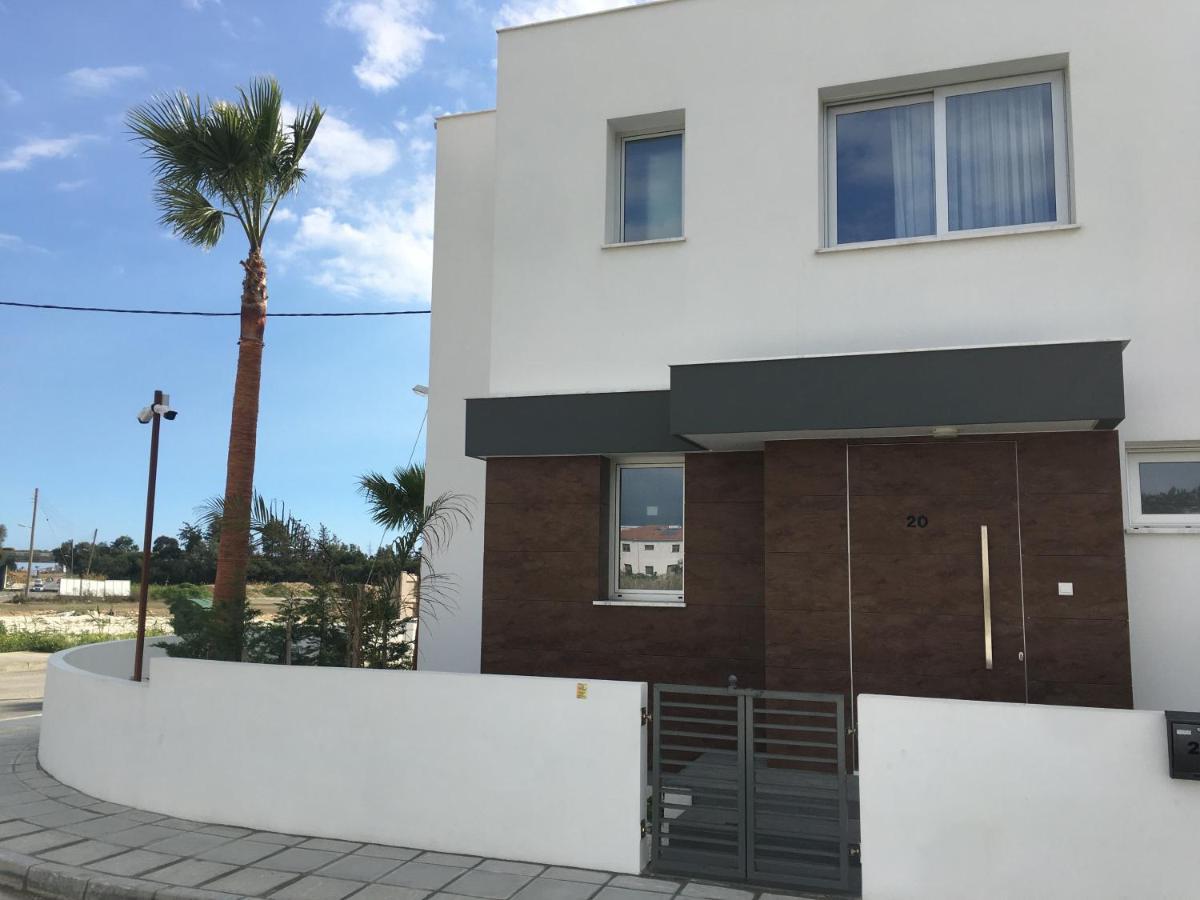 Mobina Villas ลาร์นาคา ภายนอก รูปภาพ