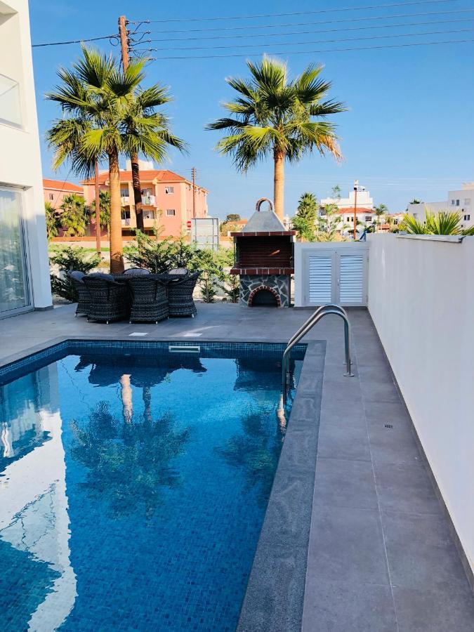 Mobina Villas ลาร์นาคา ภายนอก รูปภาพ