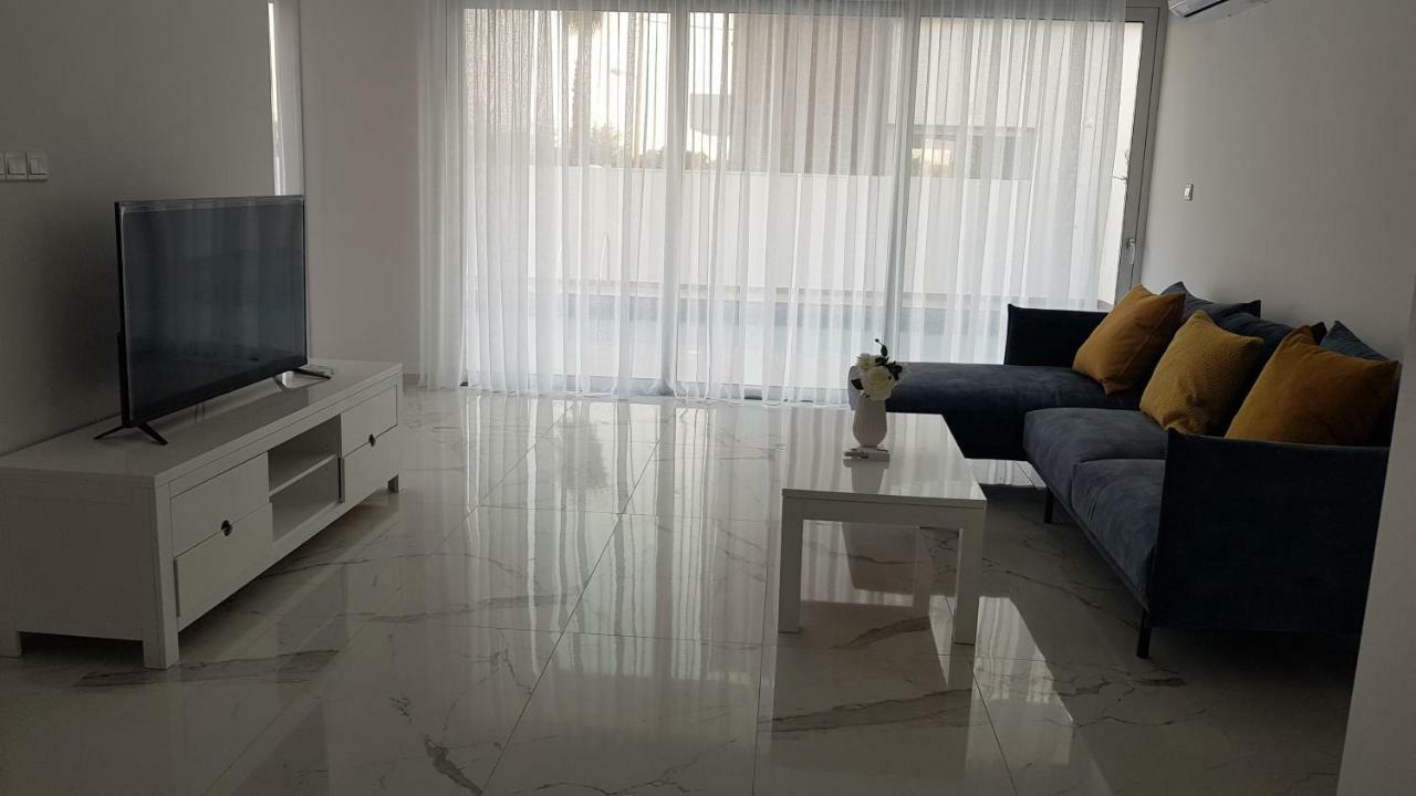 Mobina Villas ลาร์นาคา ภายนอก รูปภาพ
