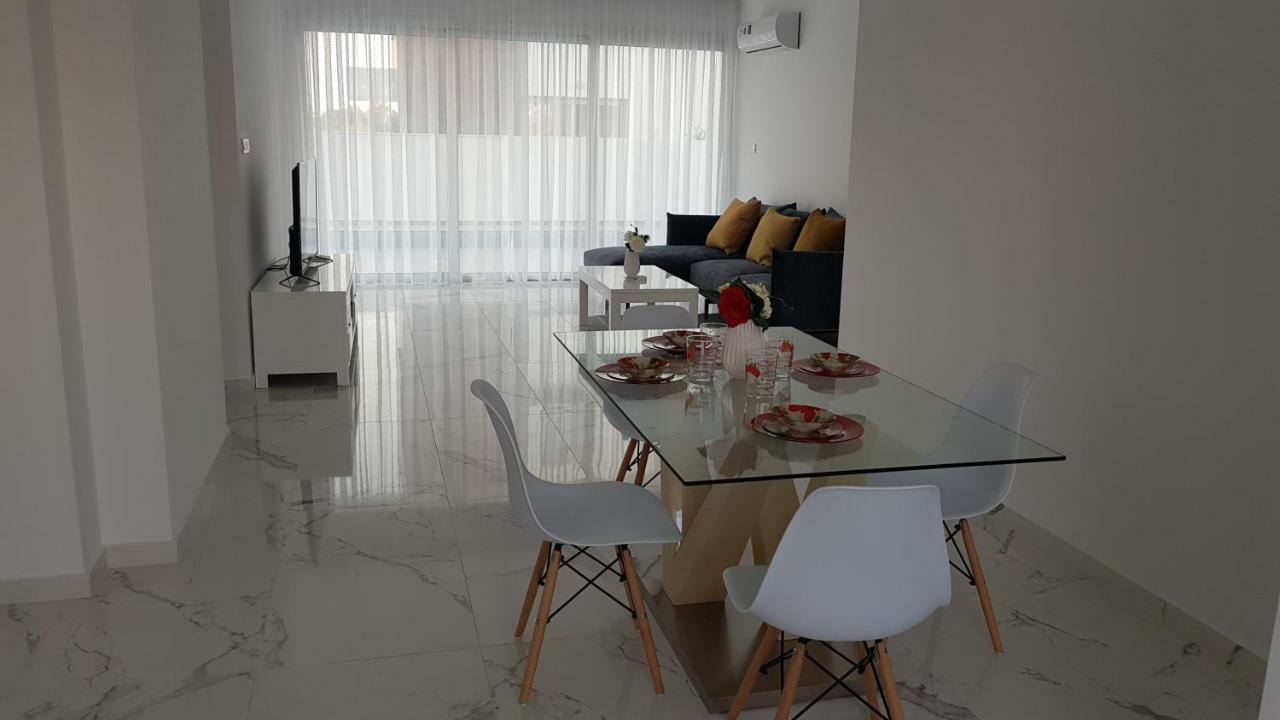 Mobina Villas ลาร์นาคา ภายนอก รูปภาพ